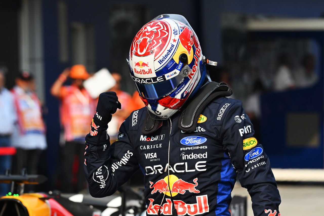 Verstappen firma la pole del Gran Premio de Bahrein en Sepang por delante de Hamilton