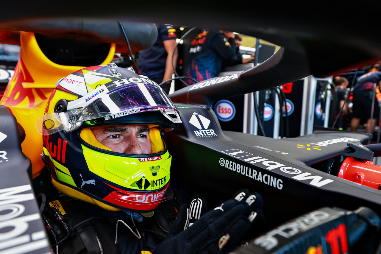 Perez Lidera Los Libres 2 En Baku Por Delante De Verstappen