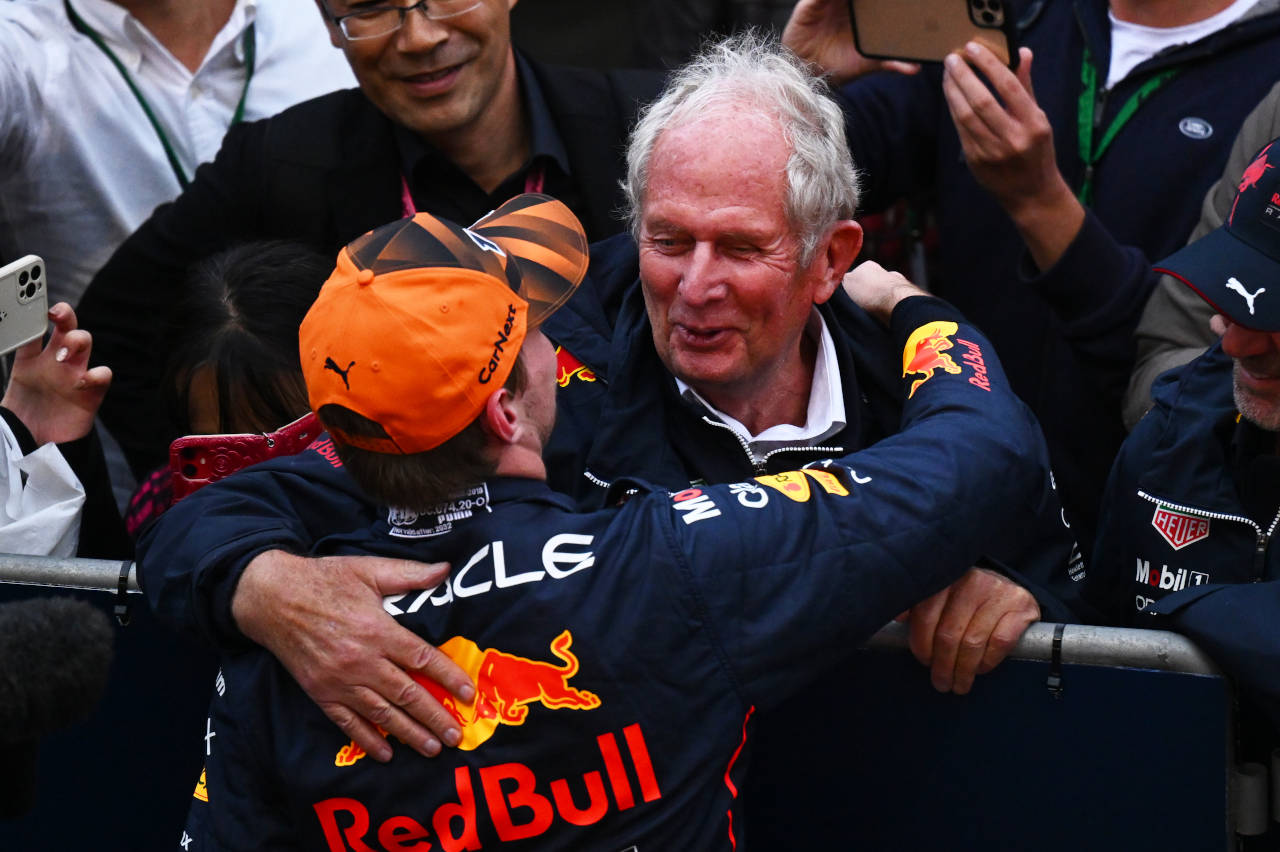 Verstappen con Helmut Marko
