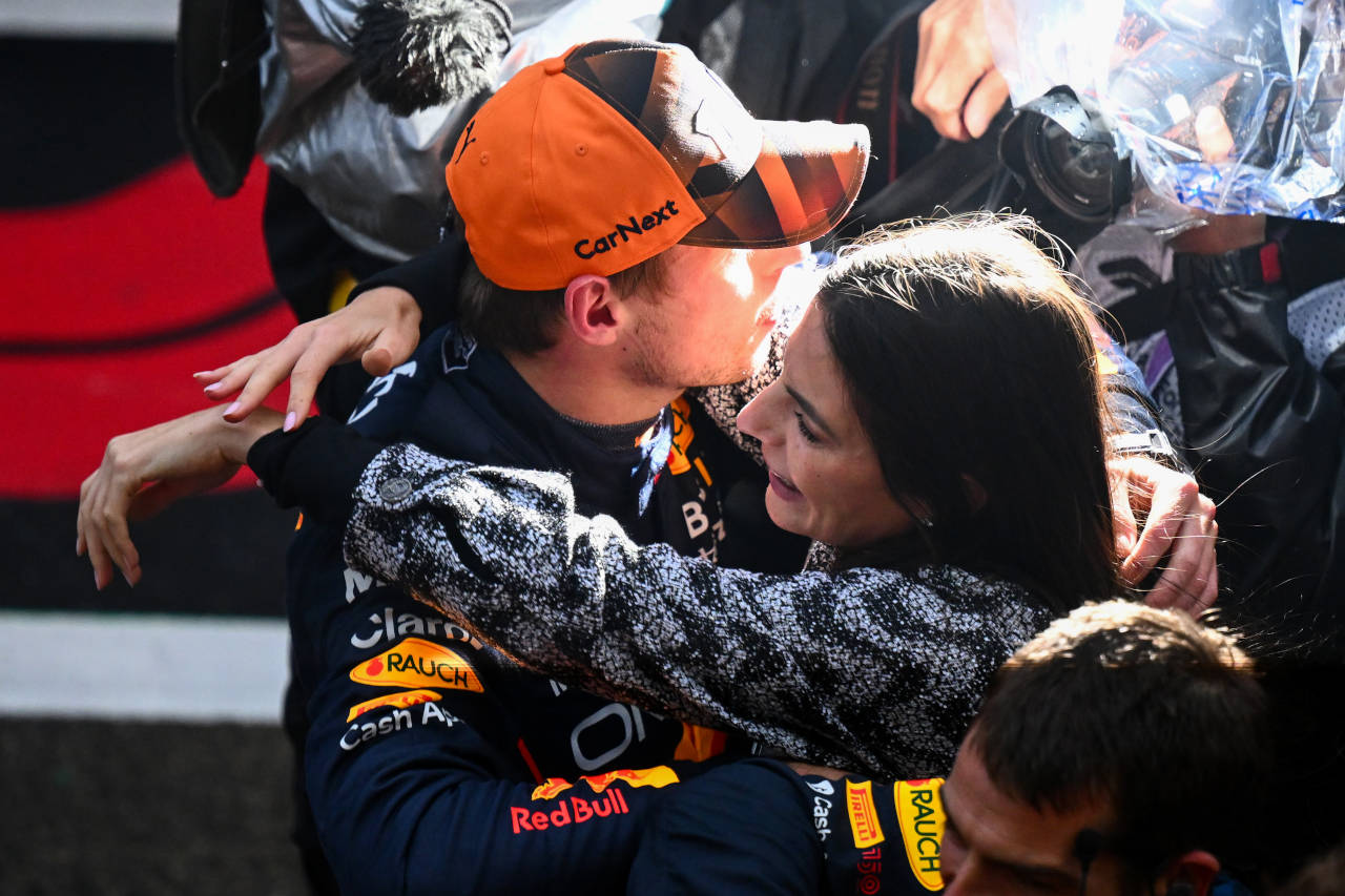 Vertappen con Kelly Piquet